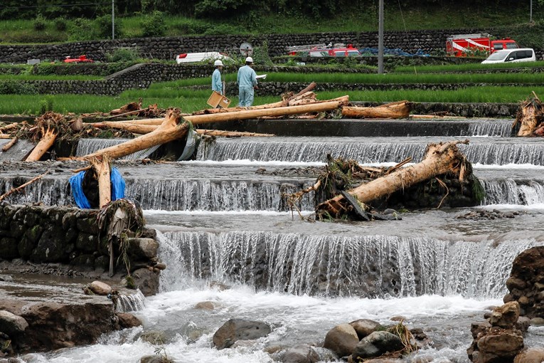 Dok Europa gori, Japan se suočava sa strašnim poplavama. Poginula žena